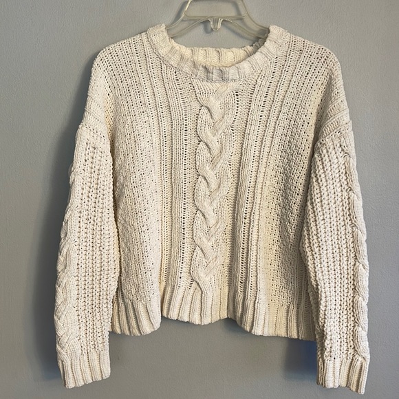 Aeropostale Sweaters - Aeropostale Women cable knit crew neck cropped sweater